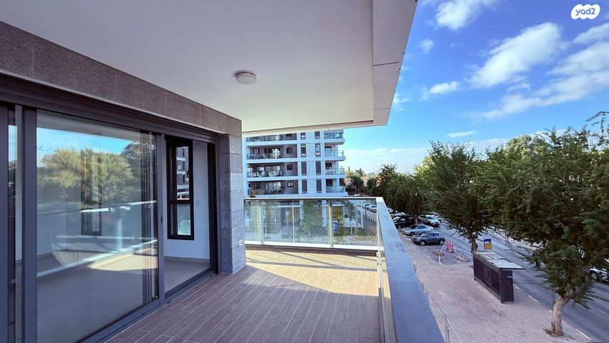 דירה, הר מירון, הרצליה