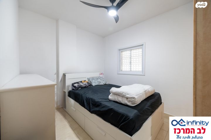 דירה, צבי הירש קלישר, מחנה יהודה, פתח תקווה