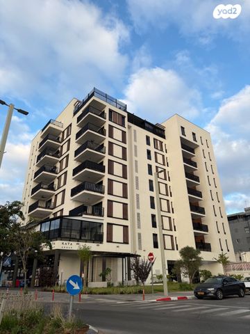 דירה, מנחם רצון, מחנה יהודה, פתח תקווה