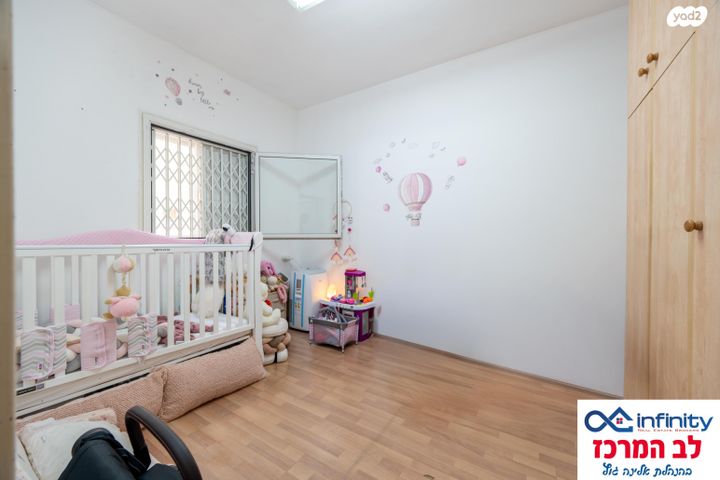 דירה, צבי הירש קלישר, מחנה יהודה, פתח תקווה