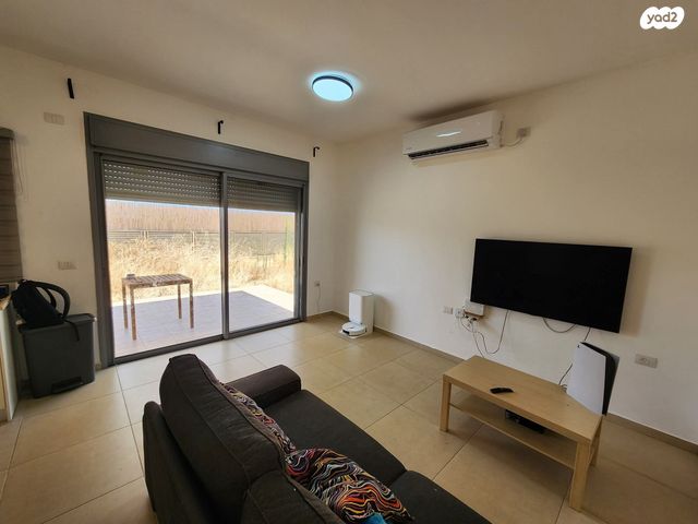 דירת גן, שרה אהרונסון, גדרה מזרח, גדרה