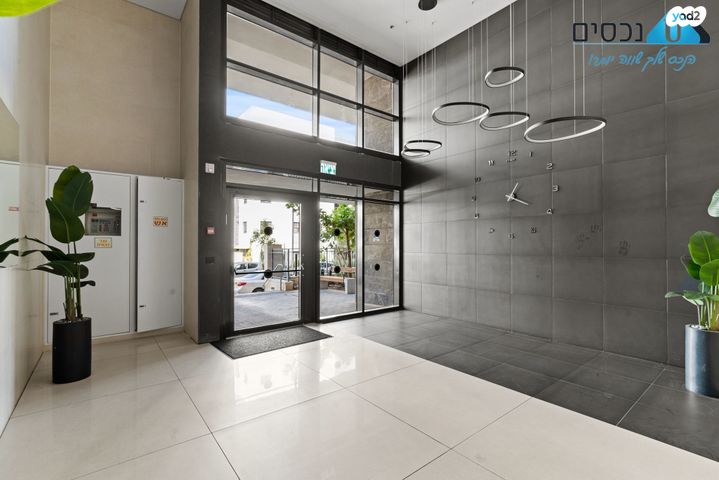 גג/ פנטהאוז, שמעון פרס, מורשת, מודיעין מכבים רעות