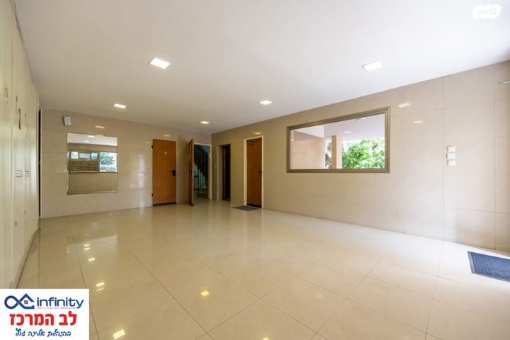 דירה, צבי הירש קלישר, מחנה יהודה, פתח תקווה