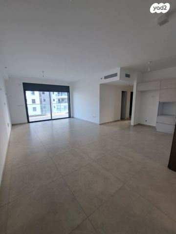 דירה, אמנון ליפקין שחק, נוף הטיילת, נתניה