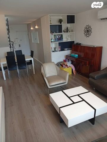 גג/ פנטהאוז, קרן היסוד, קרית שרת מערב, חולון