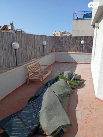 גג/ פנטהאוז, קרן היסוד, קרית שרת מערב, חולון