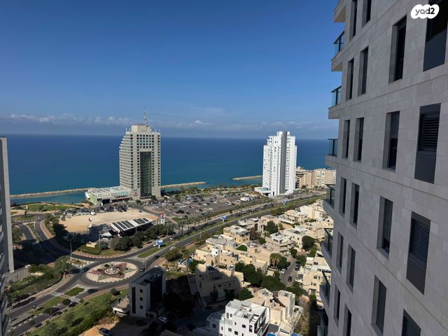 דירה, אמנון ליפקין שחק, נוף הטיילת, נתניה