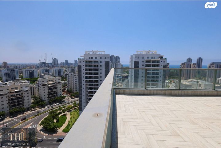 גג/ פנטהאוז, קרל פופר, נתניה