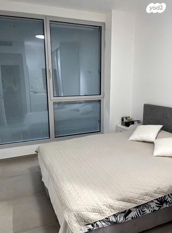 דירה, גרציאני יצחק, גני שרונה, קרית הממשלה, תל אביב יפו