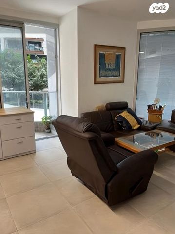 דירה, גרציאני יצחק, גני שרונה, קרית הממשלה, תל אביב יפו