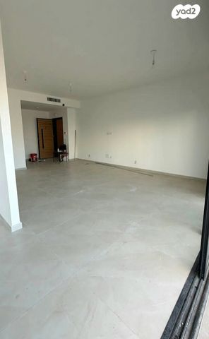 דירה, יואב, חרוזים, רמת גן