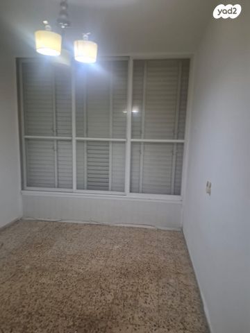 דירה, צבי ש"ץ 8, גרין ועם, חולון