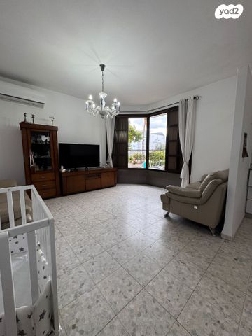 דירת גן, דפנה, קרית ביאליק