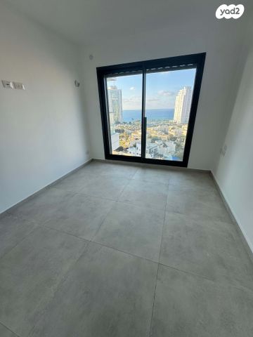 דירה, אמנון ליפקין שחק, נוף הטיילת, נתניה