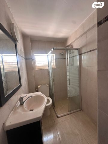 יחידת דיור, יציאת אירופה, שכונה ה', באר שבע