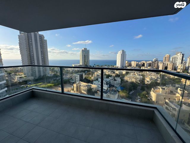 דירה, אמנון ליפקין שחק, נוף הטיילת, נתניה