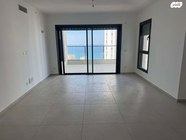 דירה, אמנון ליפקין שחק, נוף הטיילת, נתניה