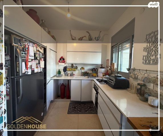 דירה, יהודה עמיחי, נווה זמר, רעננה