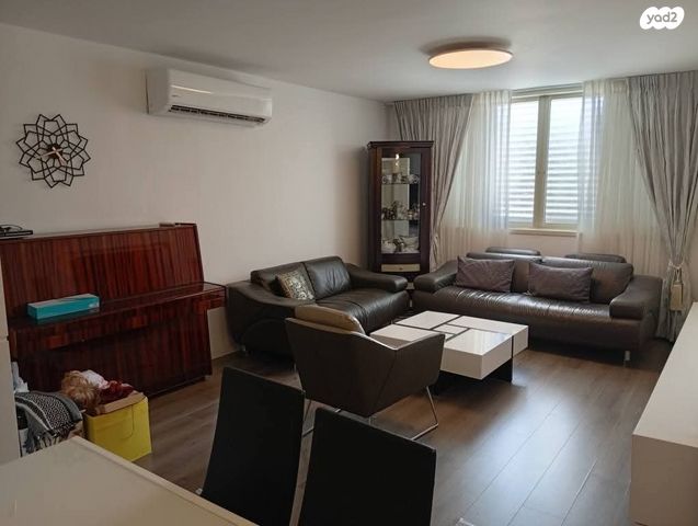 גג/ פנטהאוז, קרן היסוד, קרית שרת מערב, חולון