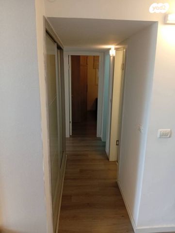 גג/ פנטהאוז, קרן היסוד, קרית שרת מערב, חולון