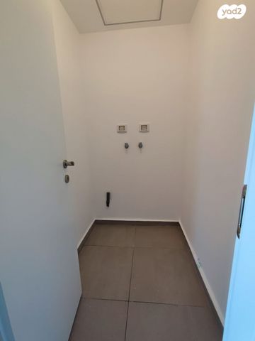 דירה, אריק איינשטיין, דרום חדש, פארק הים, בת ים