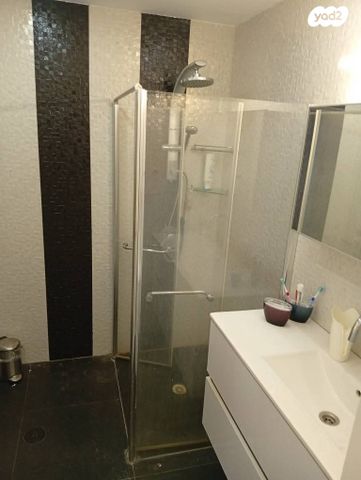 גג/ פנטהאוז, קרן היסוד, קרית שרת מערב, חולון