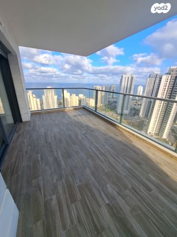 דירה, אמנון ליפקין שחק, נוף הטיילת, נתניה