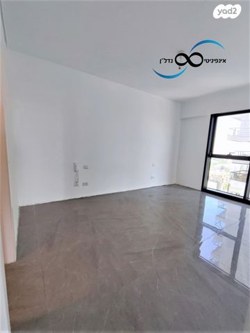 דירה, אריק איינשטיין, דרום חדש, פארק הים, בת ים