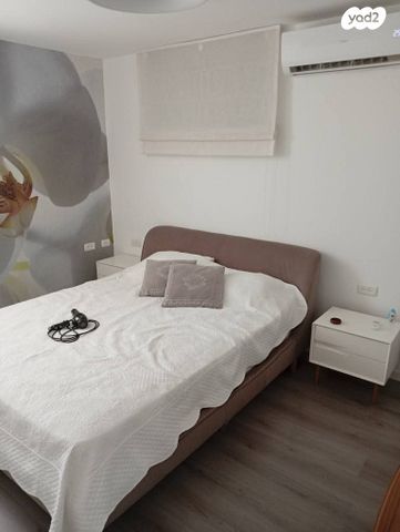 גג/ פנטהאוז, קרן היסוד, קרית שרת מערב, חולון