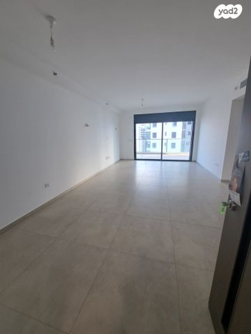 דירה, אמנון ליפקין שחק, נוף הטיילת, נתניה