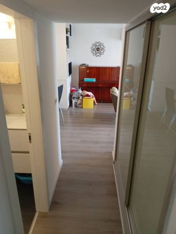 גג/ פנטהאוז, קרן היסוד, קרית שרת מערב, חולון