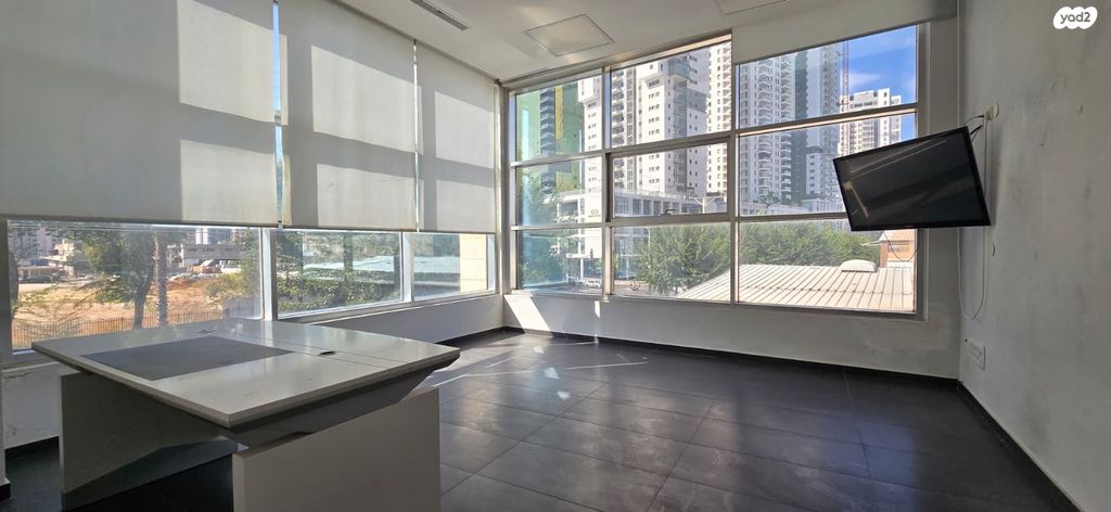 חנויות/ שטח מסחרי, הפלדה, אזור תעשיה, בת ים