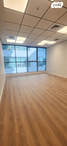 משרדים, הנופר, אזור תעשייה קרית אתגרים, רעננה