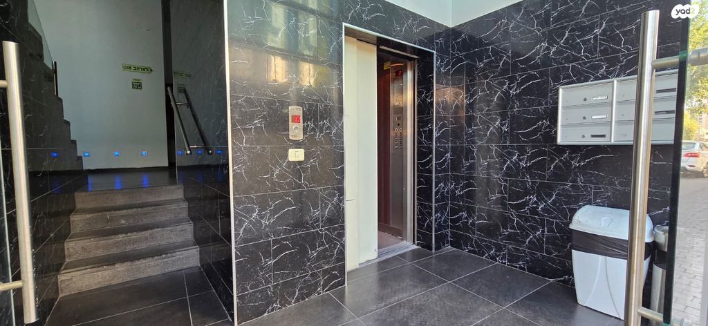 חנויות/ שטח מסחרי, הפלדה, אזור תעשיה, בת ים