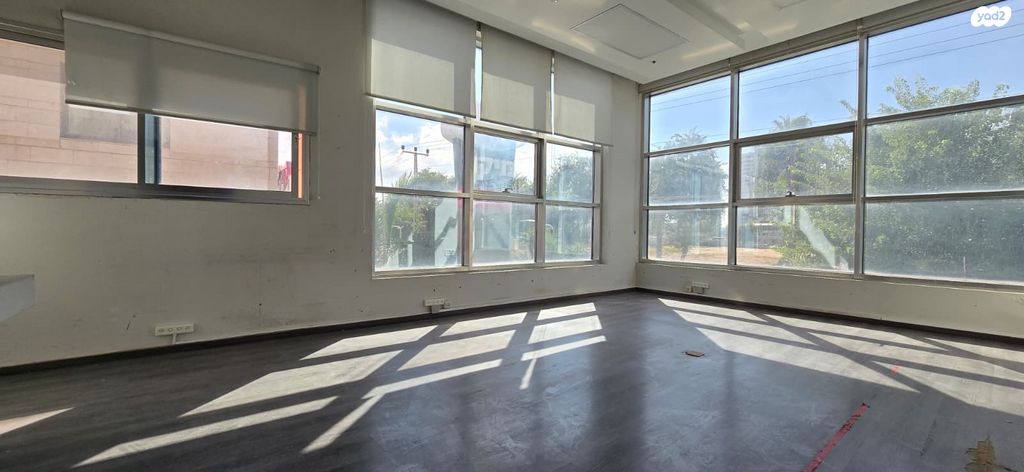 חנויות/ שטח מסחרי, הפלדה, אזור תעשיה, בת ים