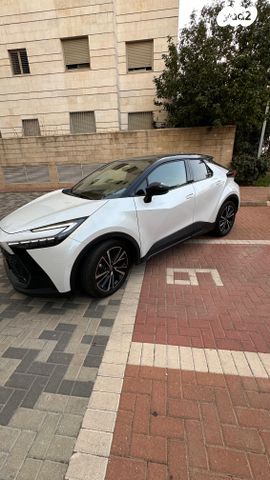 מודעת רכב טויוטה C-HR
