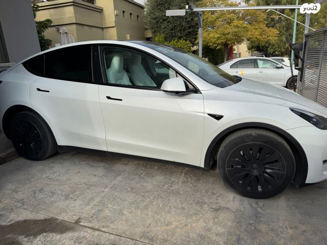 מודעת רכב טסלה מודל Y