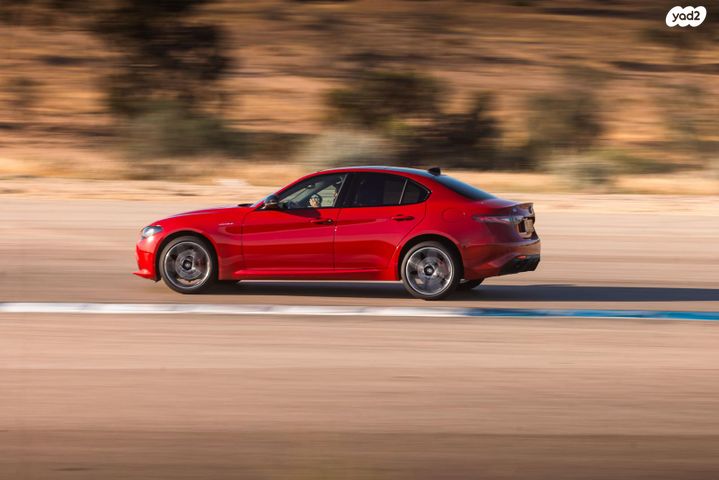 מודעת רכב אלפא רומיאו ג'וליה