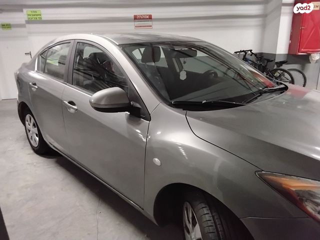 מודעת רכב מאזדה 3