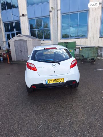 מודעת רכב מאזדה 2