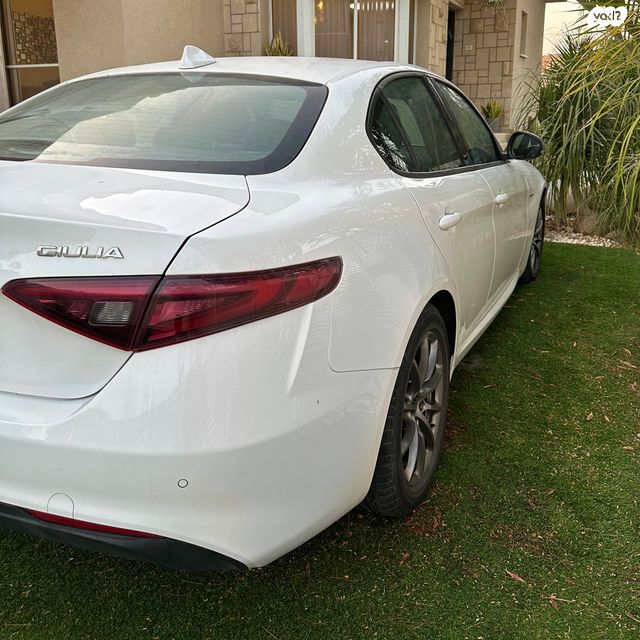 אלפא רומיאו ג'וליה