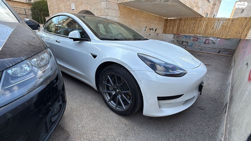 מודעת רכב טסלה מודל 3