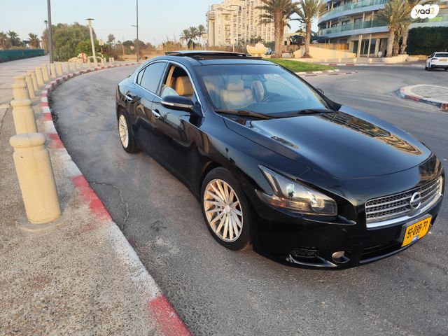 ניסאן מקסימה