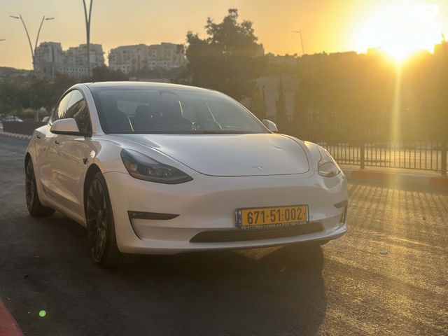 מודעת רכב טסלה מודל 3