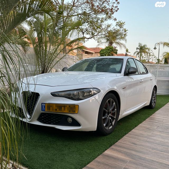 מודעת רכב אלפא רומיאו ג'וליה