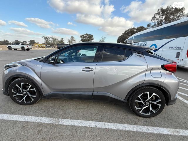מודעת רכב טויוטה C-HR