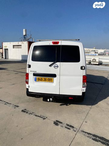 ניסאן NV200