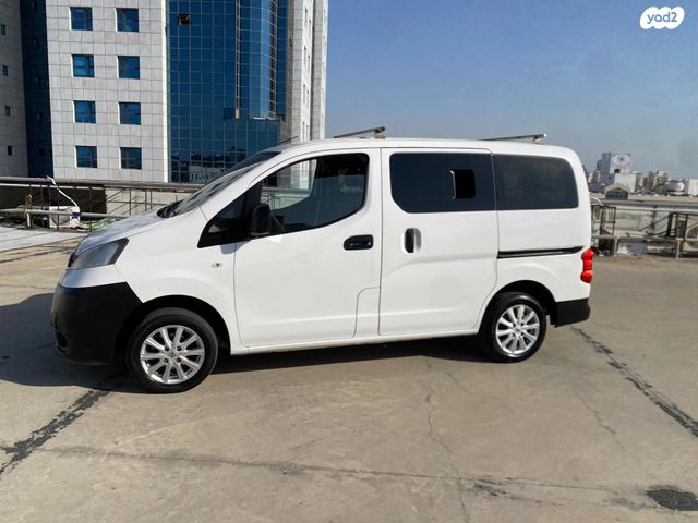 ניסאן NV200