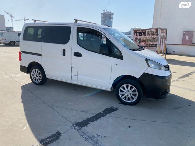 ניסאן NV200