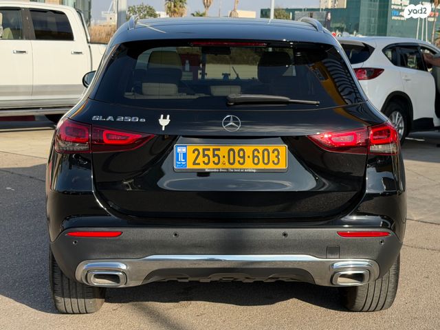 מרצדס-בנץ GLA